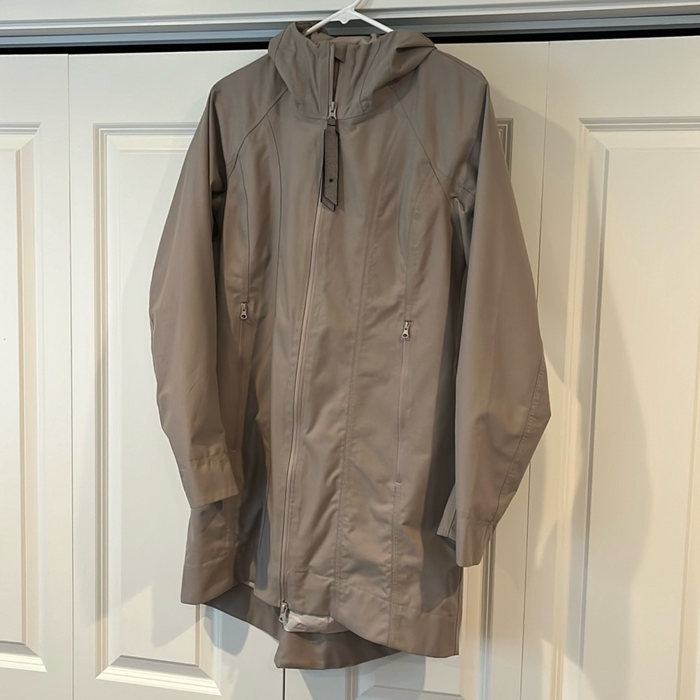 lululemon athletica taupe hooded rain jacket